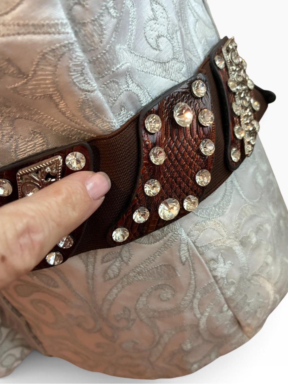 Rhinestone Bling Western-Inspired Statement Belt – Brown Embossed Faux Leather.